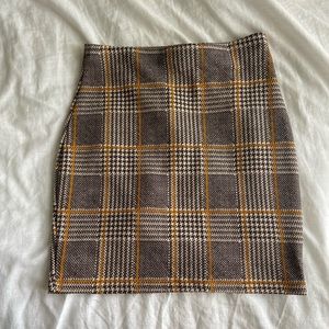 Plaid boohoo skirt